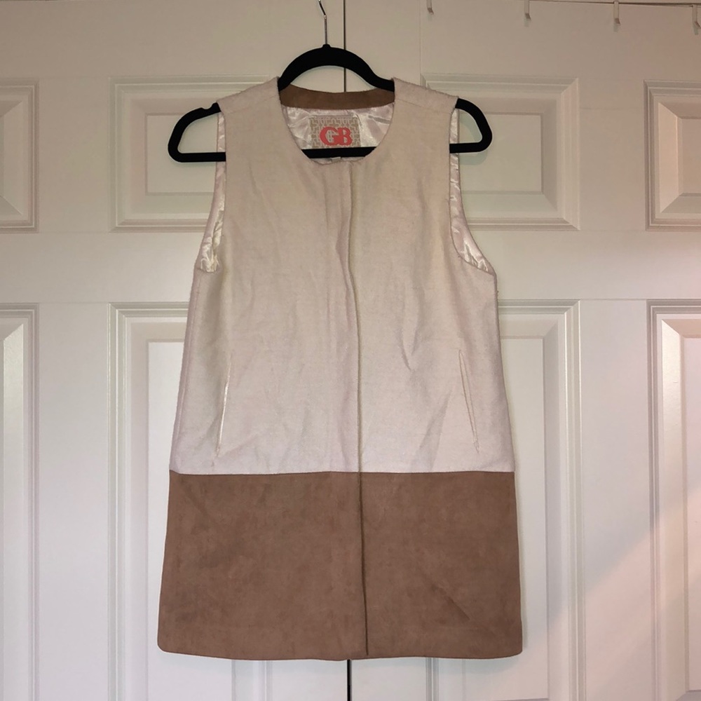 Gianni Bini white & tan zip up vest